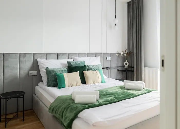 Port Popowice -darmowy Garaz I Rowery - Meldunki 24na7 - Tramwajem 15 Min Do Rynku