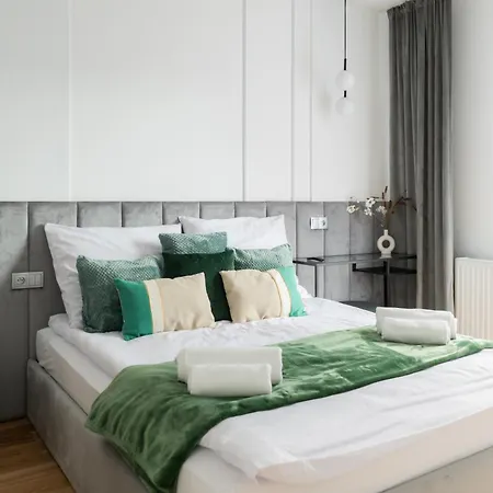 Port Popowice -darmowy Garaz I Rowery - Meldunki 24na7 - Tramwajem 15 Min Do Rynku