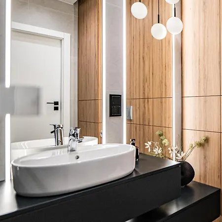 Port Popowice -darmowy Garaz I Rowery - Meldunki 24na7 - Tramwajem 15 Min Do Rynku * Wroclaw